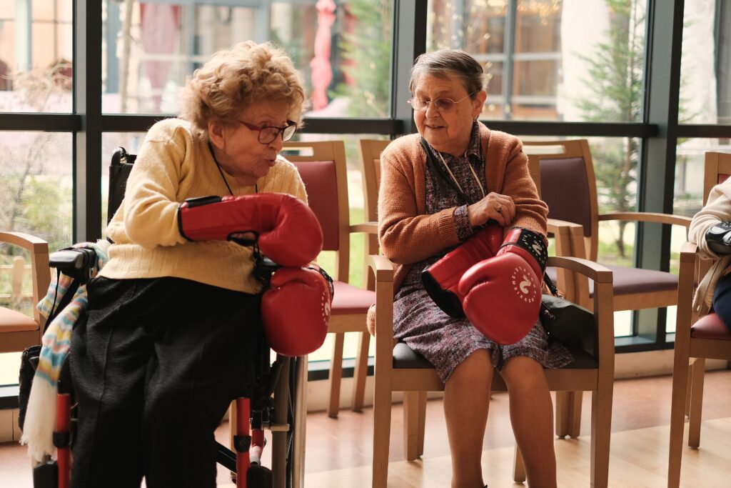 Séance de boxe adaptée Deuxième Souffle en EHPAD